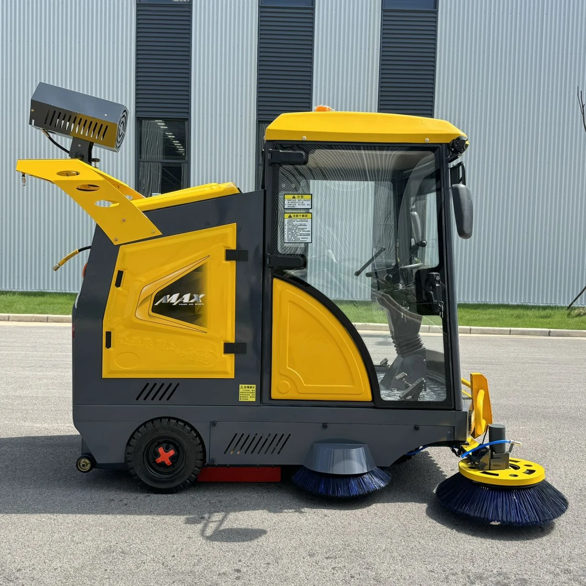 HF-WOLF-3 Heavy-Duty Industrial Sweeper